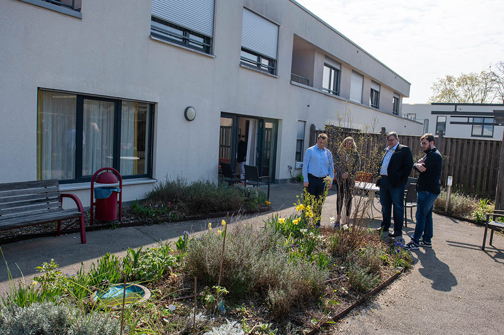 evacon Kundengeschichten - DRK Schwesternschaft Luisenheim: Die Dachterrasse nutzen vor allem an Demenz erkrankte Bewohnerinnen und Bewohner des Luisenheims - Foto: Andreas Mauritz